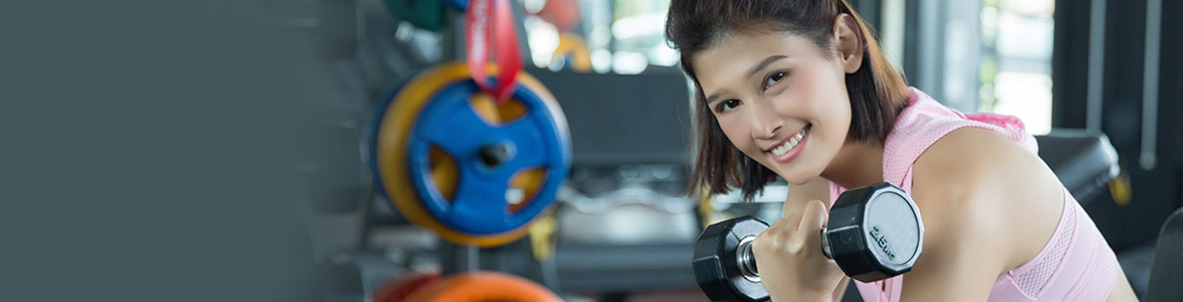 エッセンシャルジム24　茗荷谷　ジム　トレーニングする女性の背景