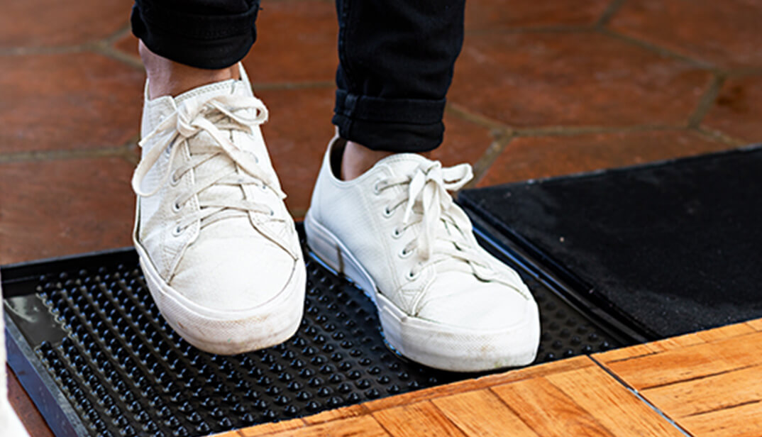 エッセンシャルジム24　茗荷谷　ジム　細菌の増殖を抑制する「抗菌加工マット」採用